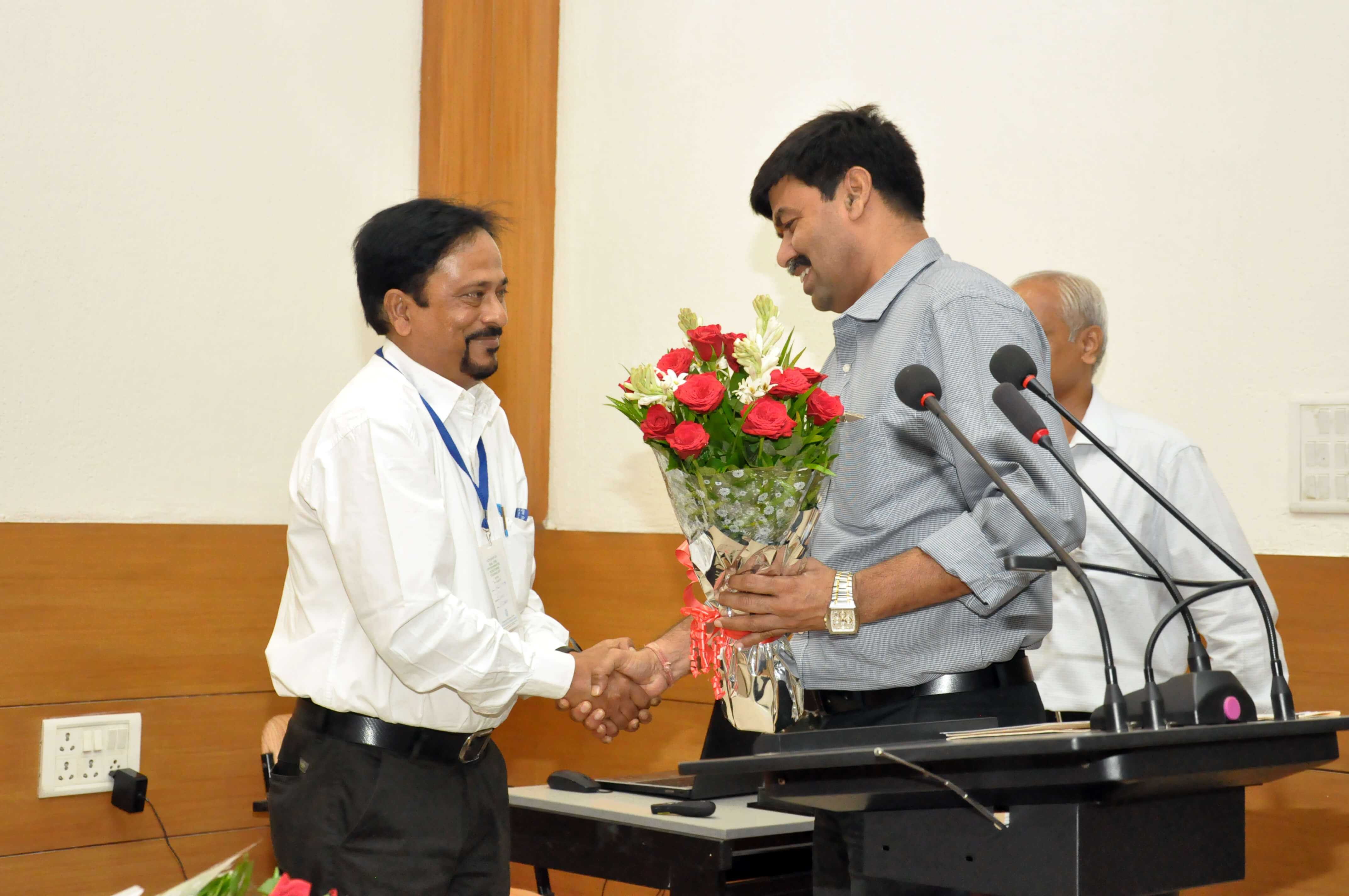 Shri Abhijit Pathak, CPCB, delhi being welcomed as resource person