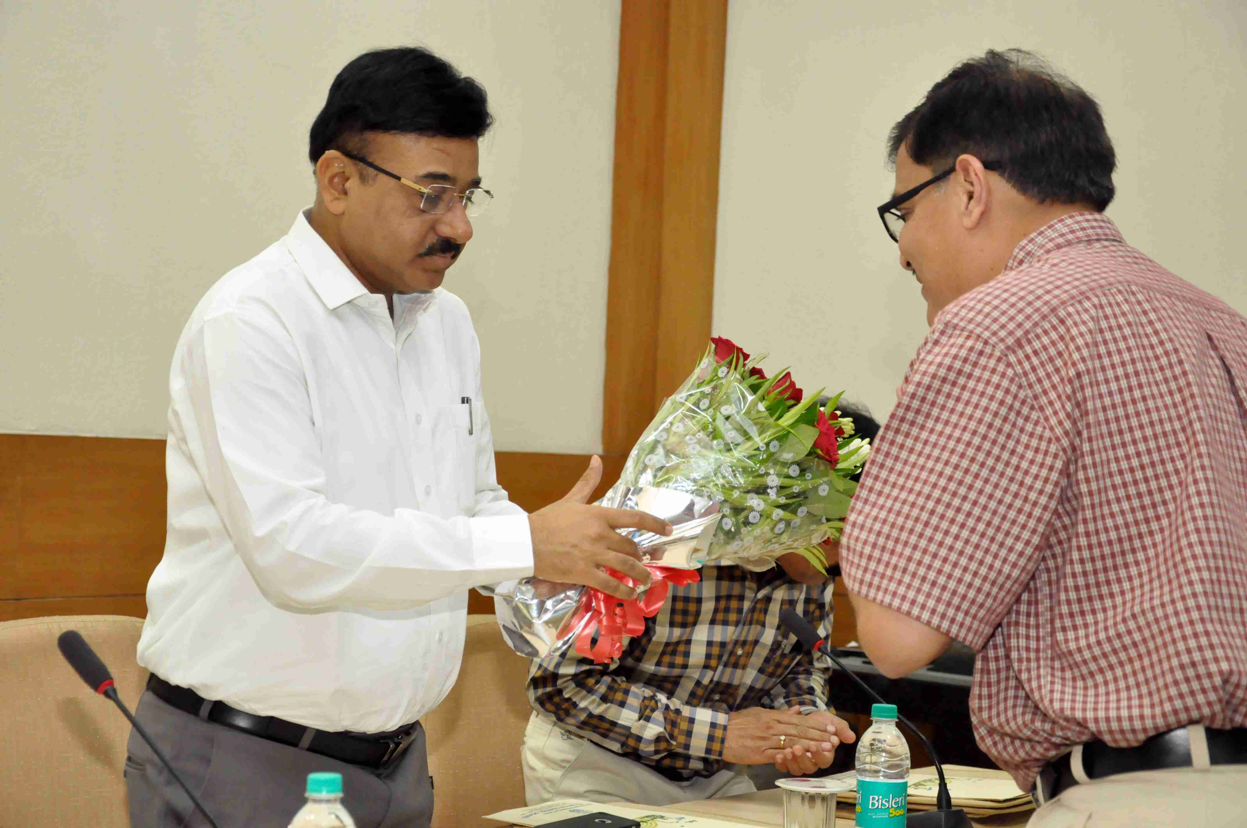 Shri A.A. Mishra, Member Secretary, MPPCB being greeted at workshop