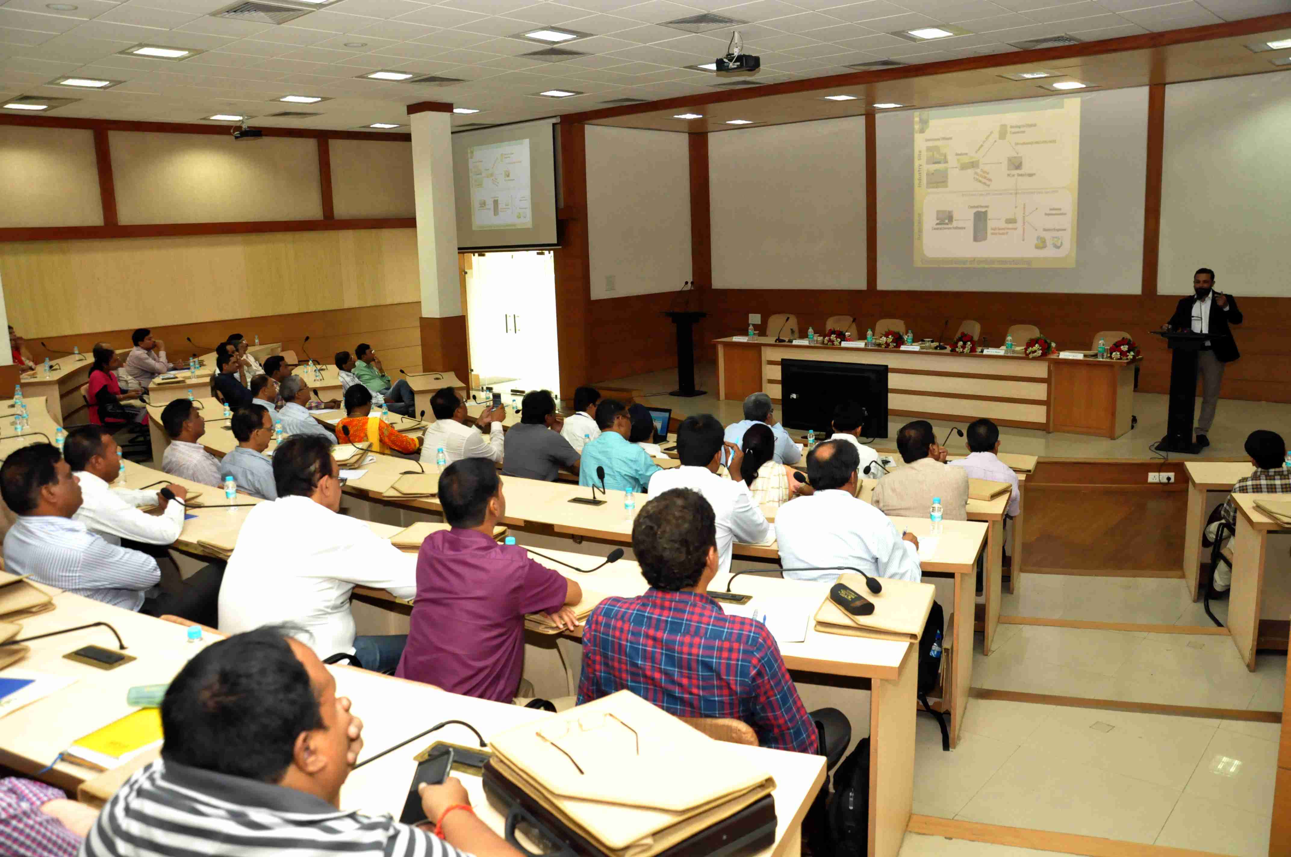 Shri Sanjeev Kanchan, CSE, New Delhi making presentation