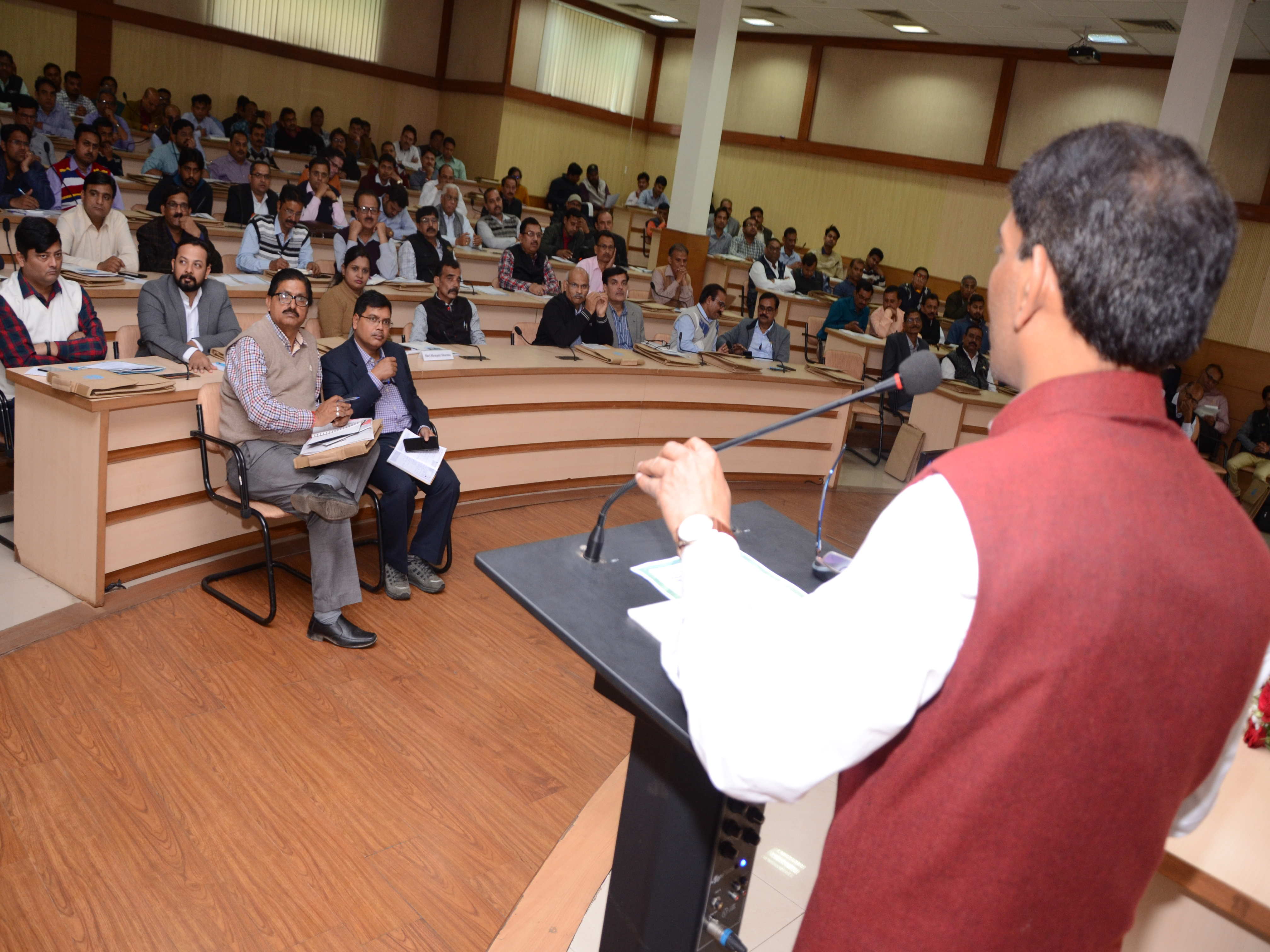 Shri Sanjeev Kanchan, CSE, New Delhi making presentation